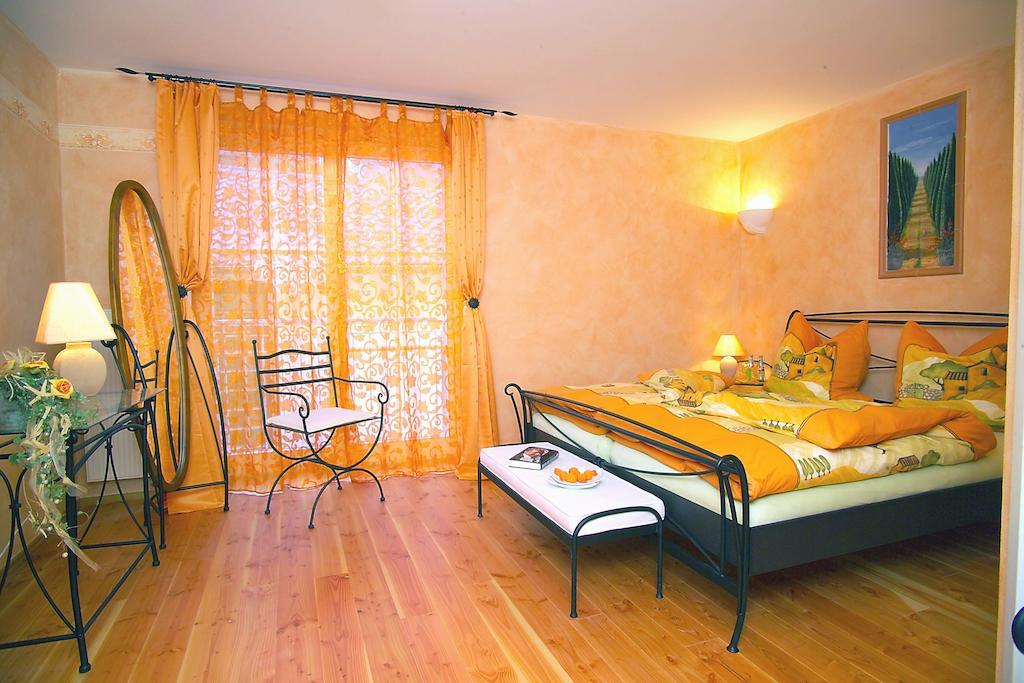 Cleo'S Hotel カルシュタット 部屋 写真